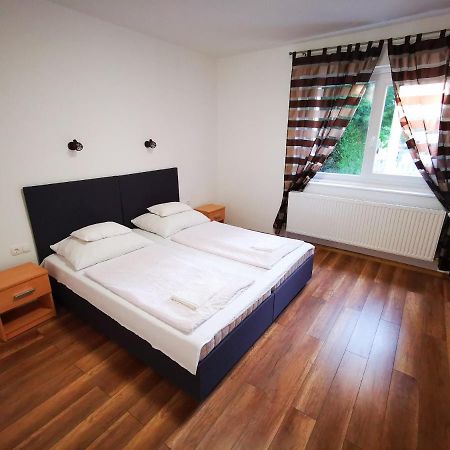 Mate Apartman Gyula Exterior foto
