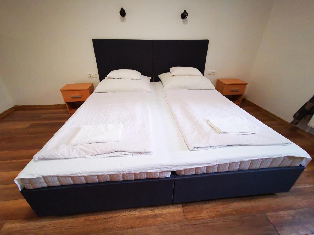 Mate Apartman Gyula Exterior foto