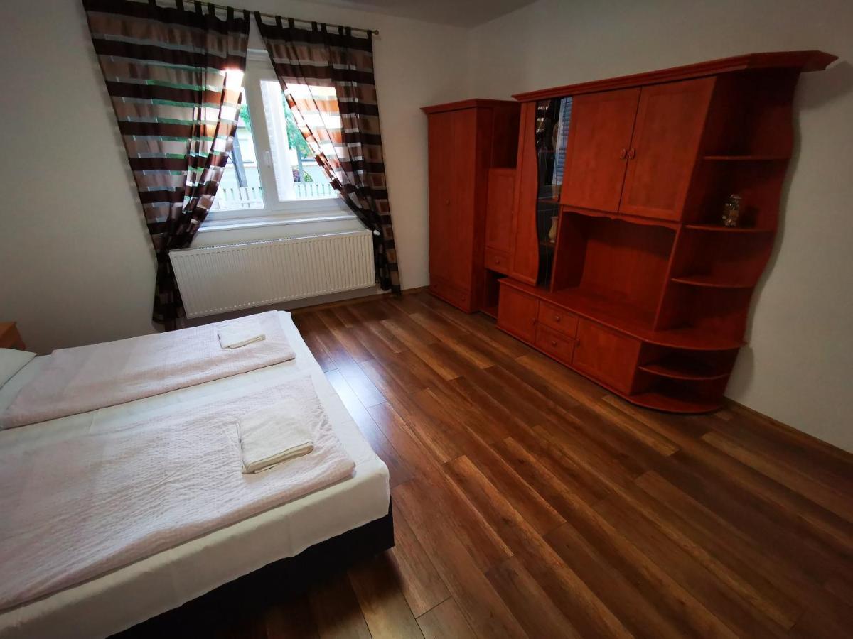 Mate Apartman Gyula Exterior foto