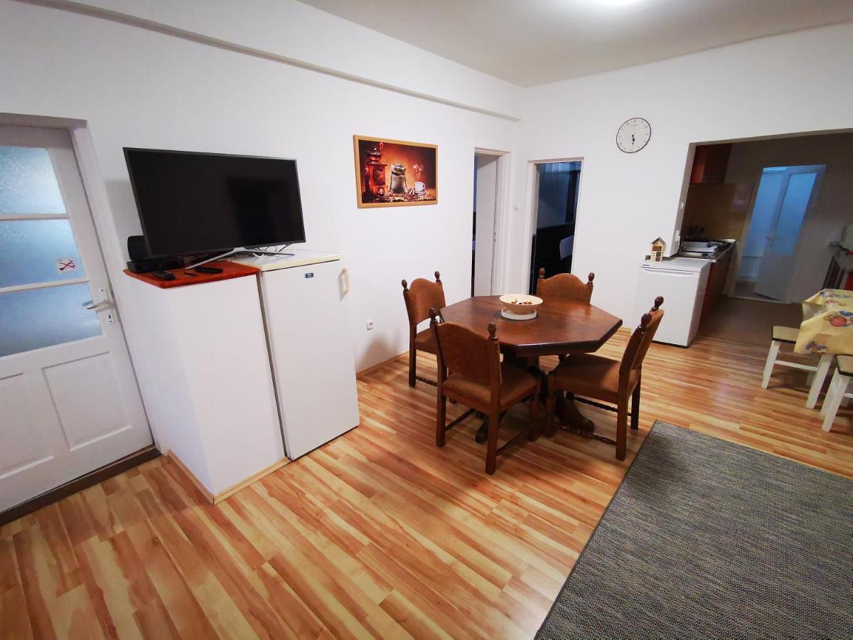 Mate Apartman Gyula Exterior foto
