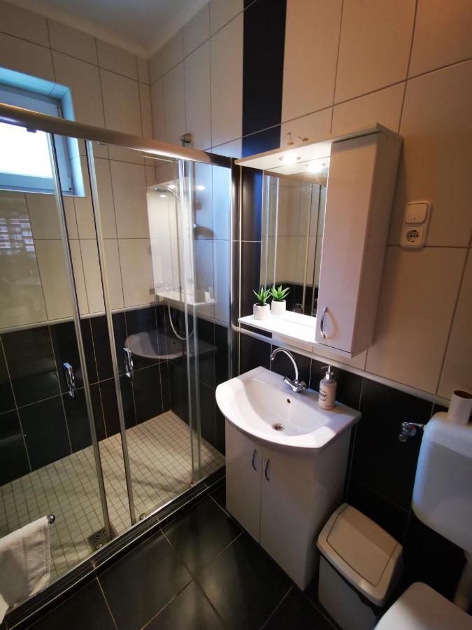 Mate Apartman Gyula Exterior foto