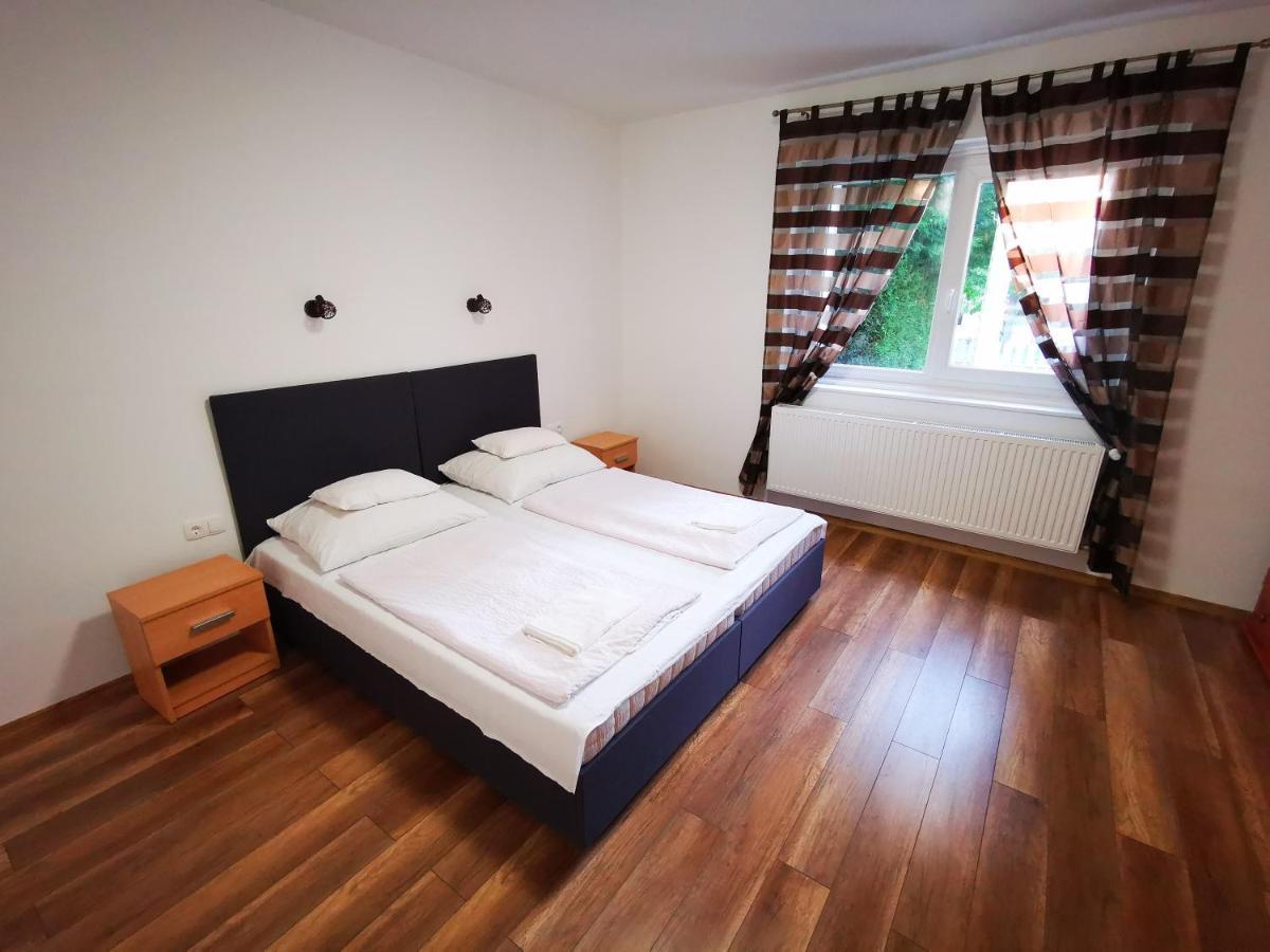 Mate Apartman Gyula Exterior foto