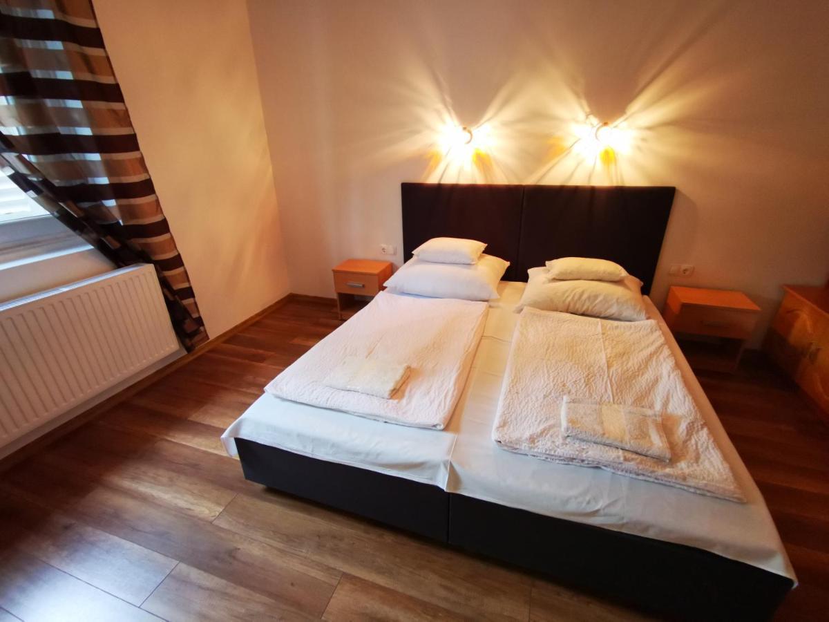Mate Apartman Gyula Exterior foto